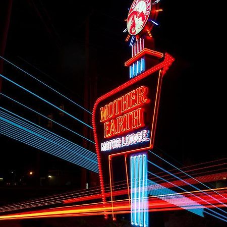 Mother Earth Motor Lodge Kinston Bagian luar foto