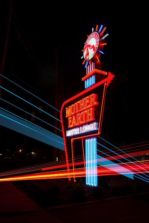 Mother Earth Motor Lodge Kinston Bagian luar foto